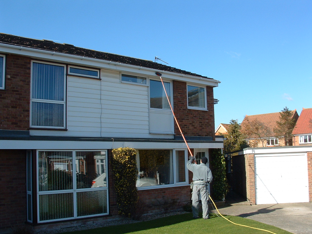 Cleaning guttering